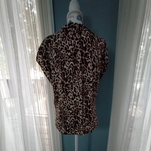 Leopard print short-sleeve button-front blouse, EUC - Picture 4 of 7